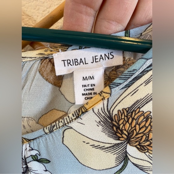 ✨Tribal Jeans Flowy Floral Tank✨ - Picture 2 of 5